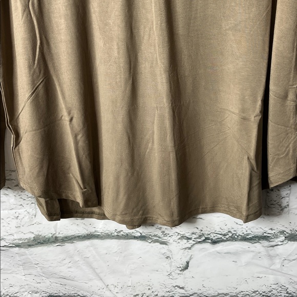 Zenana Long Sleeve V Neck Top with Leopard Pocket in Khaki - NIP - Picture 6 of 7